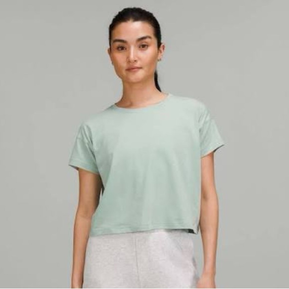 Lululemon Cates Tee in Silver Blue, Size 4! 🩵